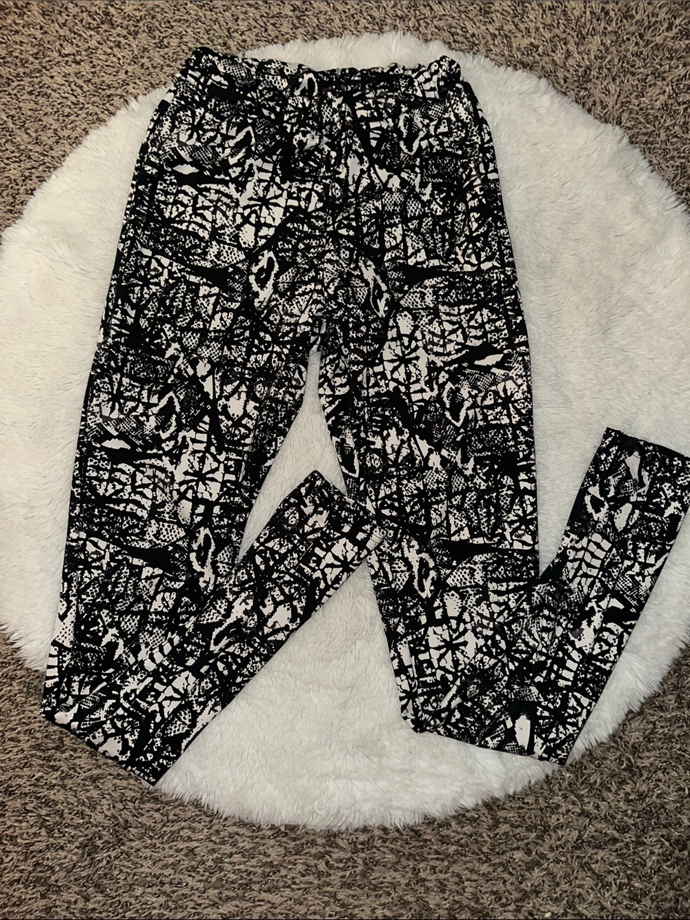 Super Flattering Long Tall Sally Black & White Patterned Leggings